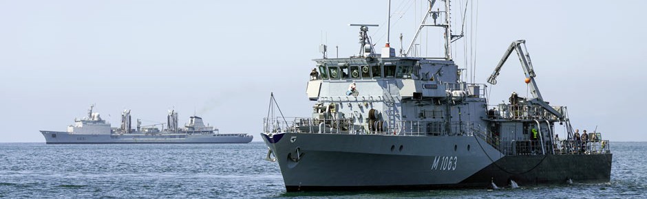 Minenjagdboot „Bad Bevensen“ unter NATO-Flagge