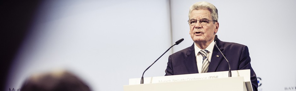Gauck: „Machmal erforderlich, zu den Waffen zu greifen“