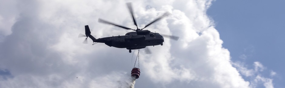 Hubschrauber der Bundeswehr im Kampf gegen Waldbrände